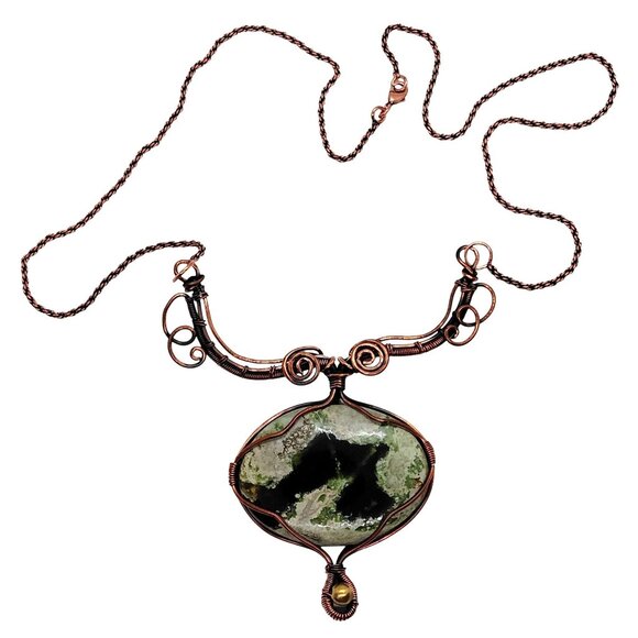 Wire wrapped copper necklace green stone - Picture 3 of 5